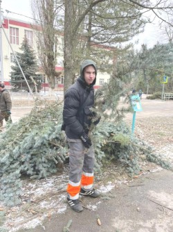 Спасибо за помощь! Депутат Волгодонской городской Думы Евгений Антонов выразил благодарность жителям округа за уборку территории